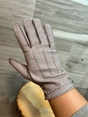 3/$30 Vintage Soft Leather Gloves – Elegant Neutral Tone with Contrast Stitching